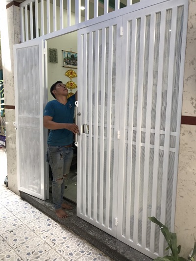 thợ sơn sửa cửa sắt tại nhà