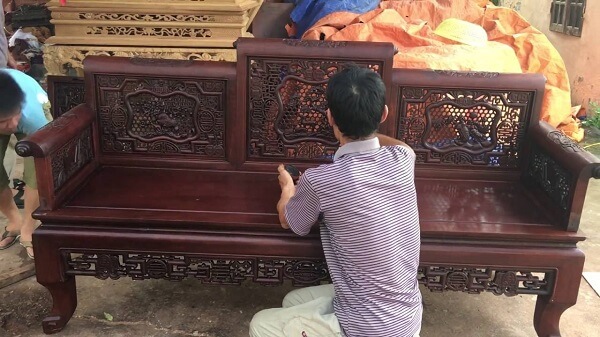 đánh vecni bàn ghế gỗ cũ