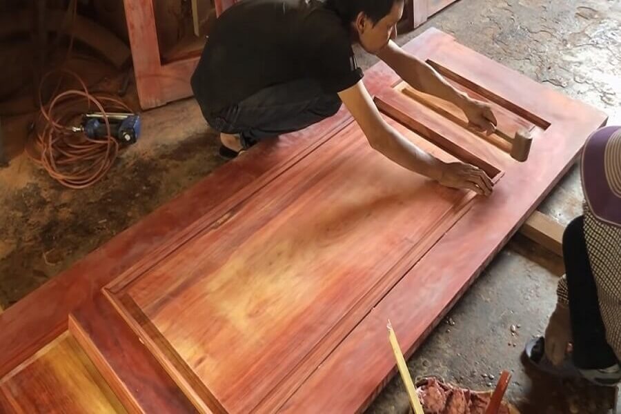 thợ sửa cửa gỗ tại nhà