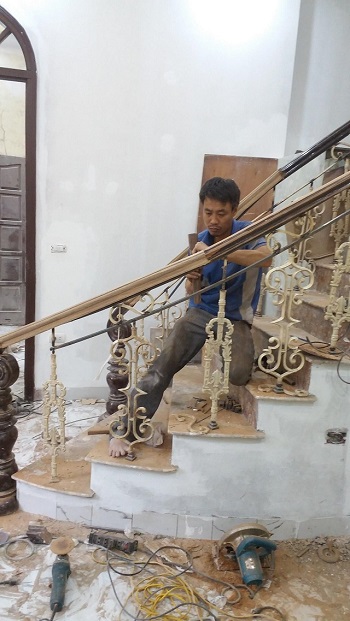 thợ làm tay vịn cầu thang gỗ