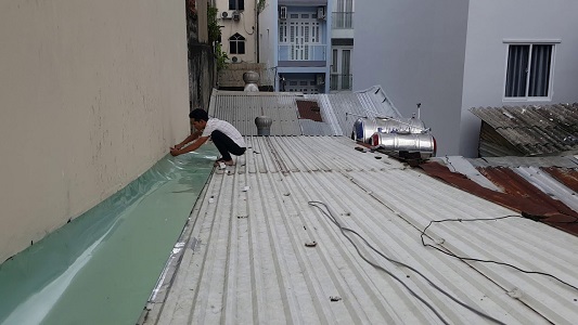 thợ sửa mái tôn bị dột