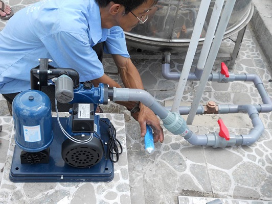 thợ sửa máy bơm nước tại TPHCM