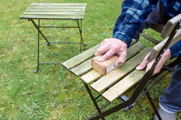 đánh bóng bàn ghế gỗ cũ