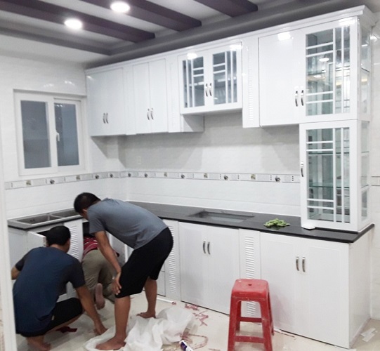 làm tủ bếp nhôm giá rẻ