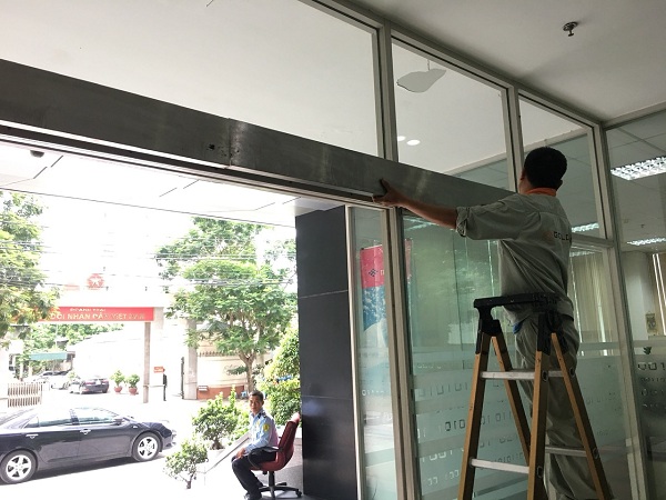 dịch vụ sửa cửa tự động tại văn phòng