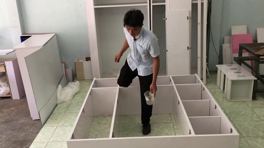 tháo lắp tủ nhựa đài loan