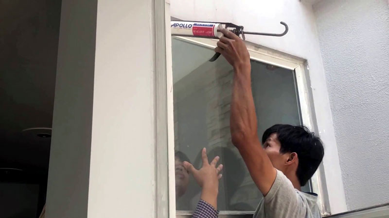 thợ thay kính cửa nhôm