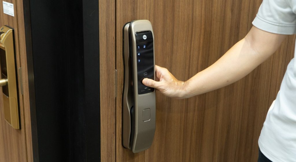 Sửa khoá cửa vân tay tại nhà
