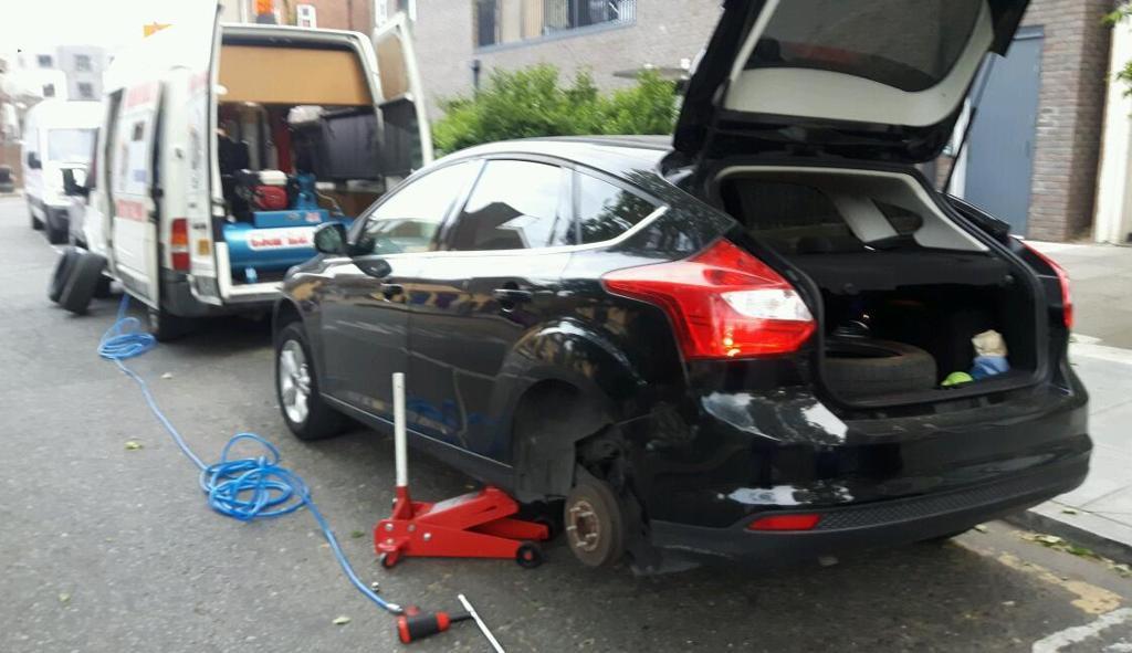 dịch vụ vá lốp ô tô tại nhà